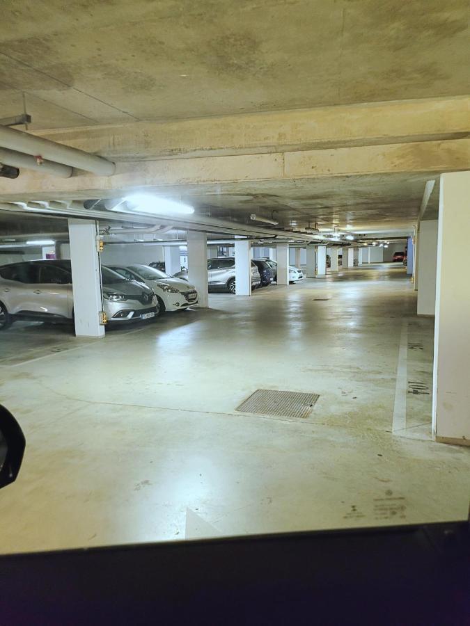 III Appart 2 Pieces, Neuf 200 M De Gare Parking Netflix Evry Courcouronnes Luaran gambar